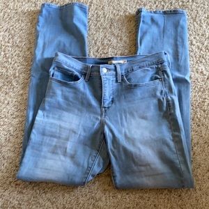 Levi’s shaping straight jeans! Like new!
